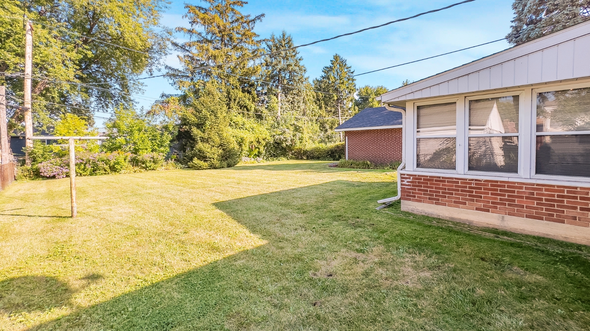 819 S FULTON Avenue, Waukegan, IL 60085