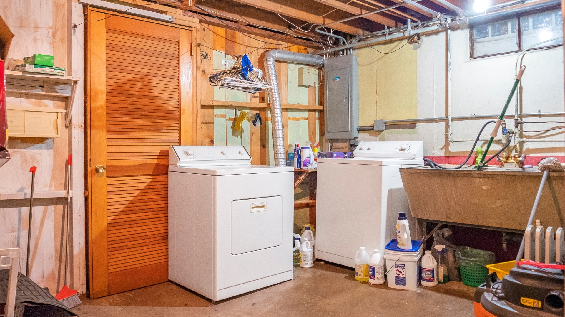 819 S FULTON Avenue, Waukegan, IL 60085