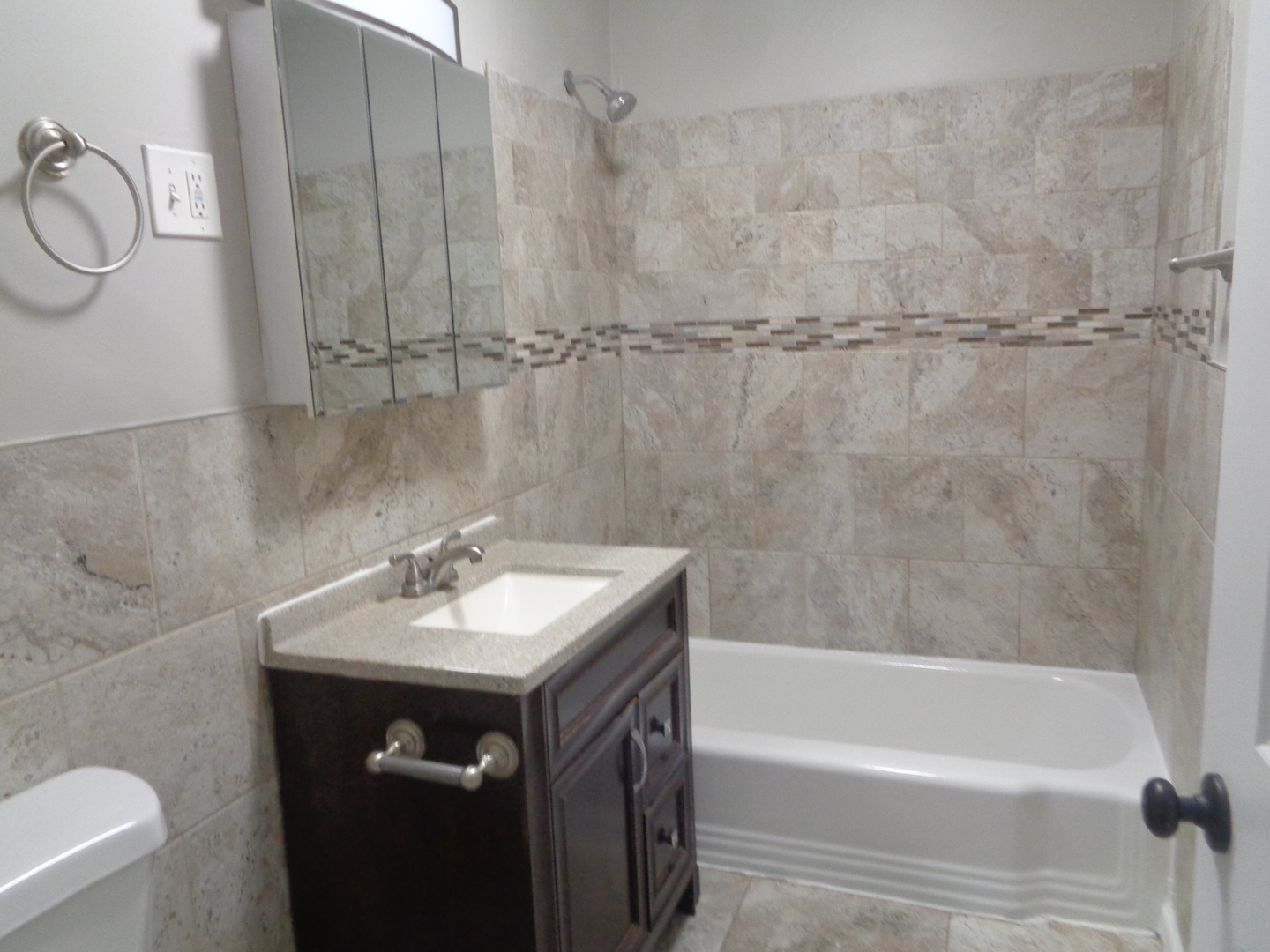 1340 N main Street #B11, Wheaton, IL 60187