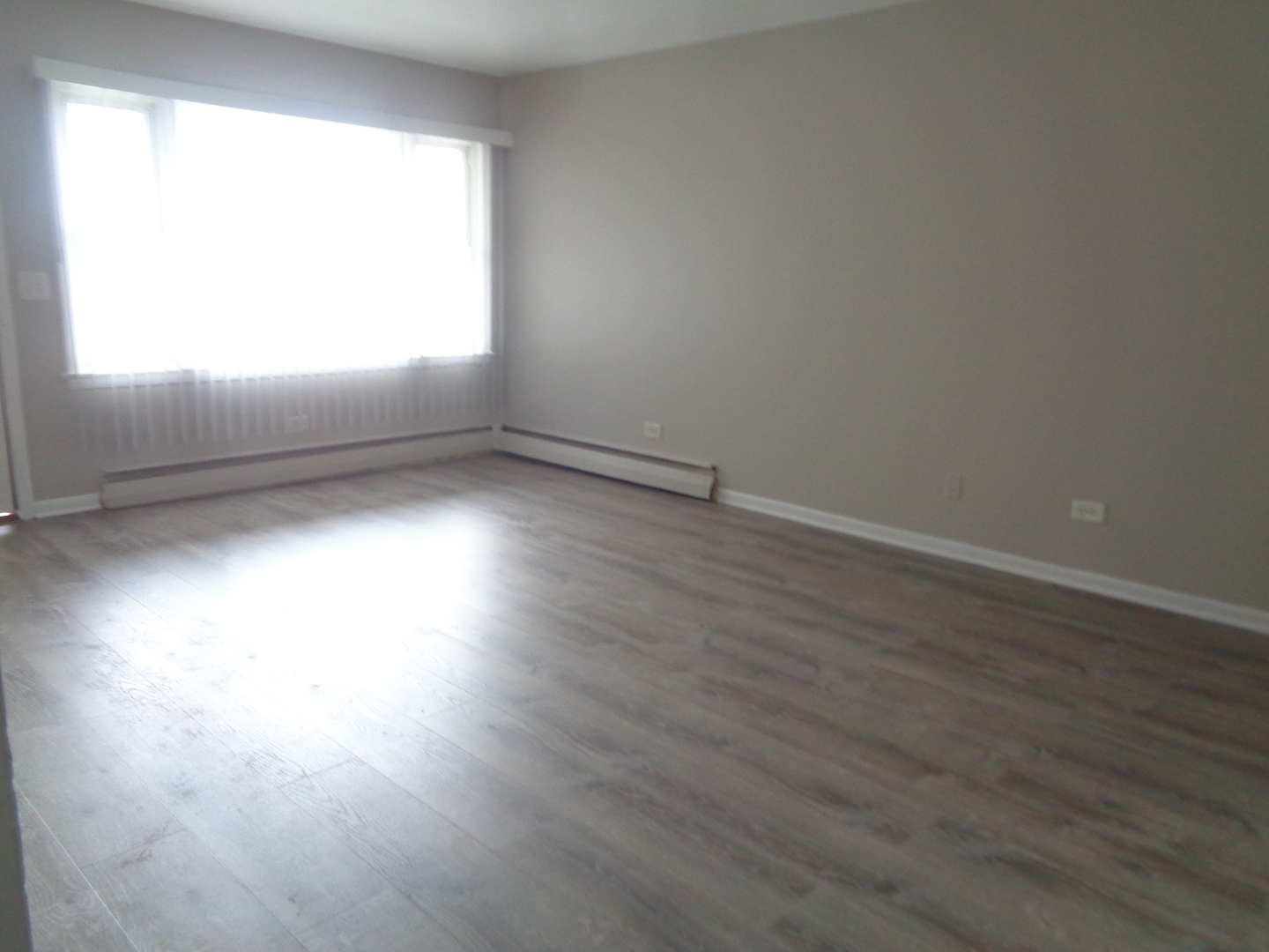 1340 N main Street #B11, Wheaton, IL 60187