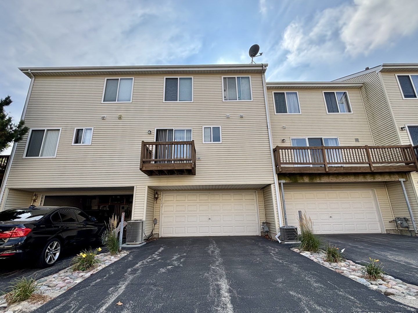 906 Clover Lane #906, Pingree Grove, IL 60140