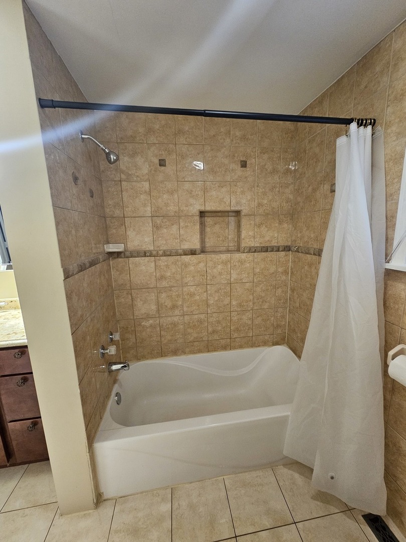 238 S Sheridan Road, Lakemoor, IL 60050