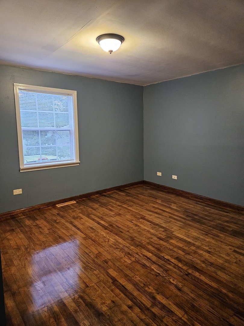 238 S Sheridan Road, Lakemoor, IL 60050