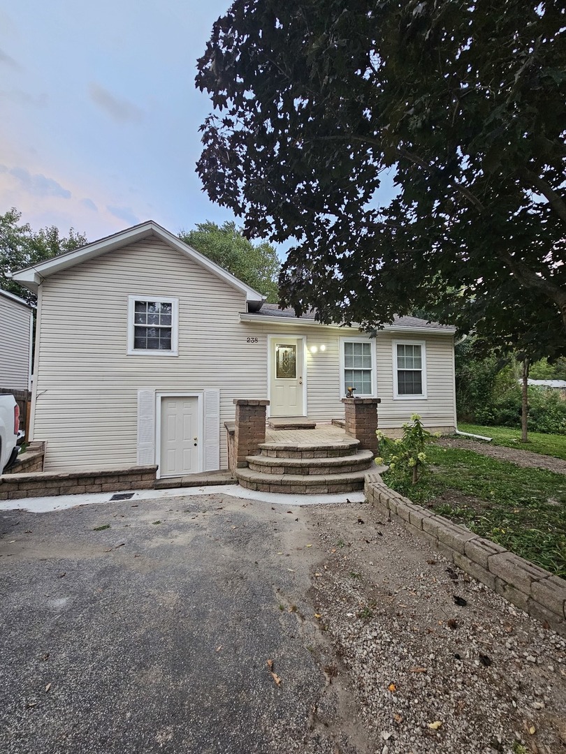238 S Sheridan Road, Lakemoor, IL 60050