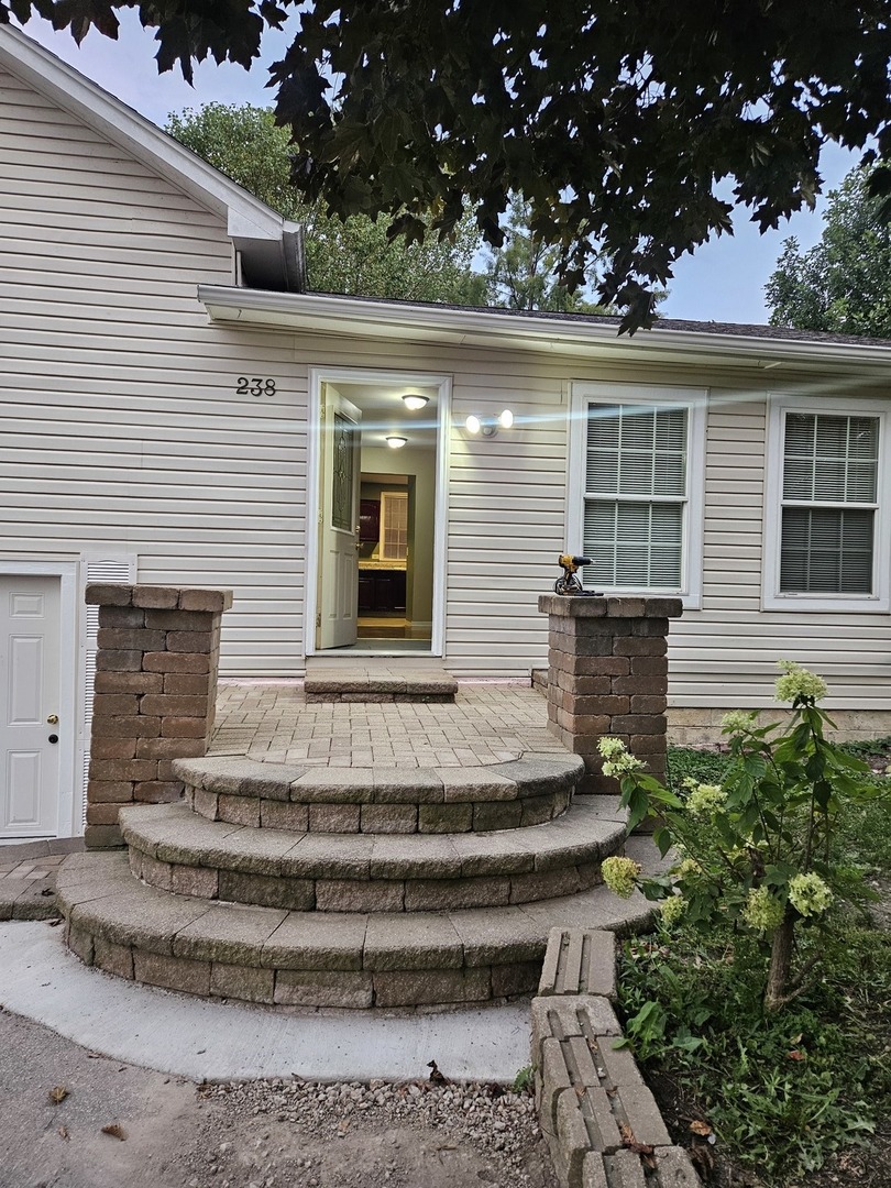 238 S Sheridan Road, Lakemoor, IL 60050