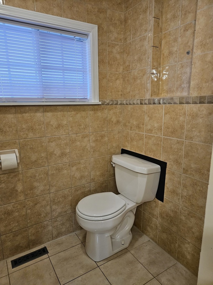 238 S Sheridan Road, Lakemoor, IL 60050