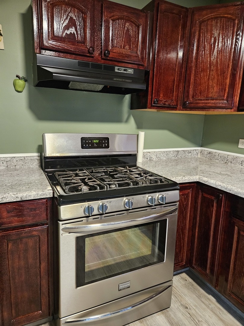 238 S Sheridan Road, Lakemoor, IL 60050