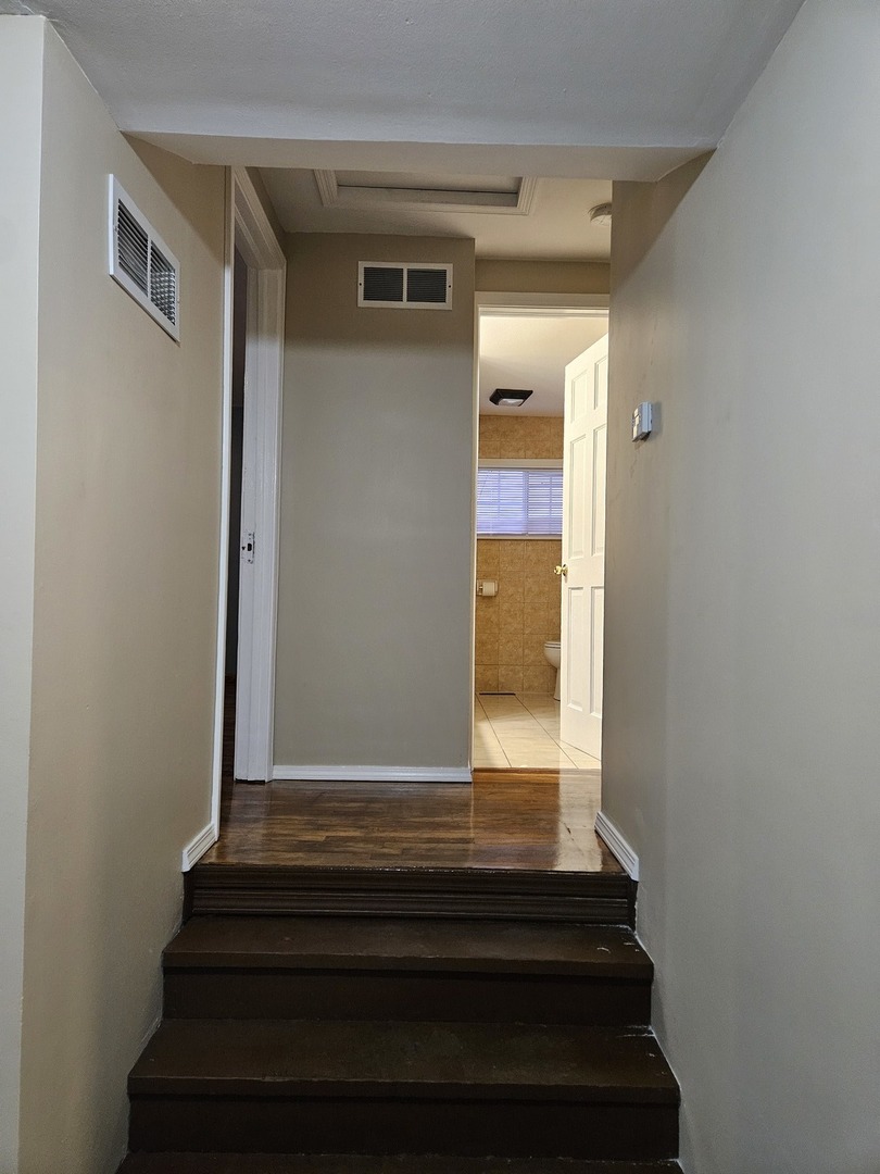 238 S Sheridan Road, Lakemoor, IL 60050