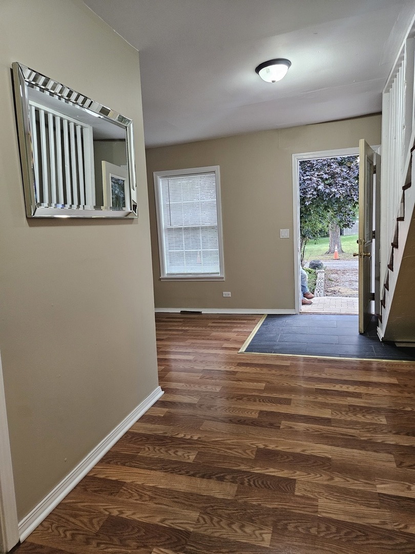 238 S Sheridan Road, Lakemoor, IL 60050