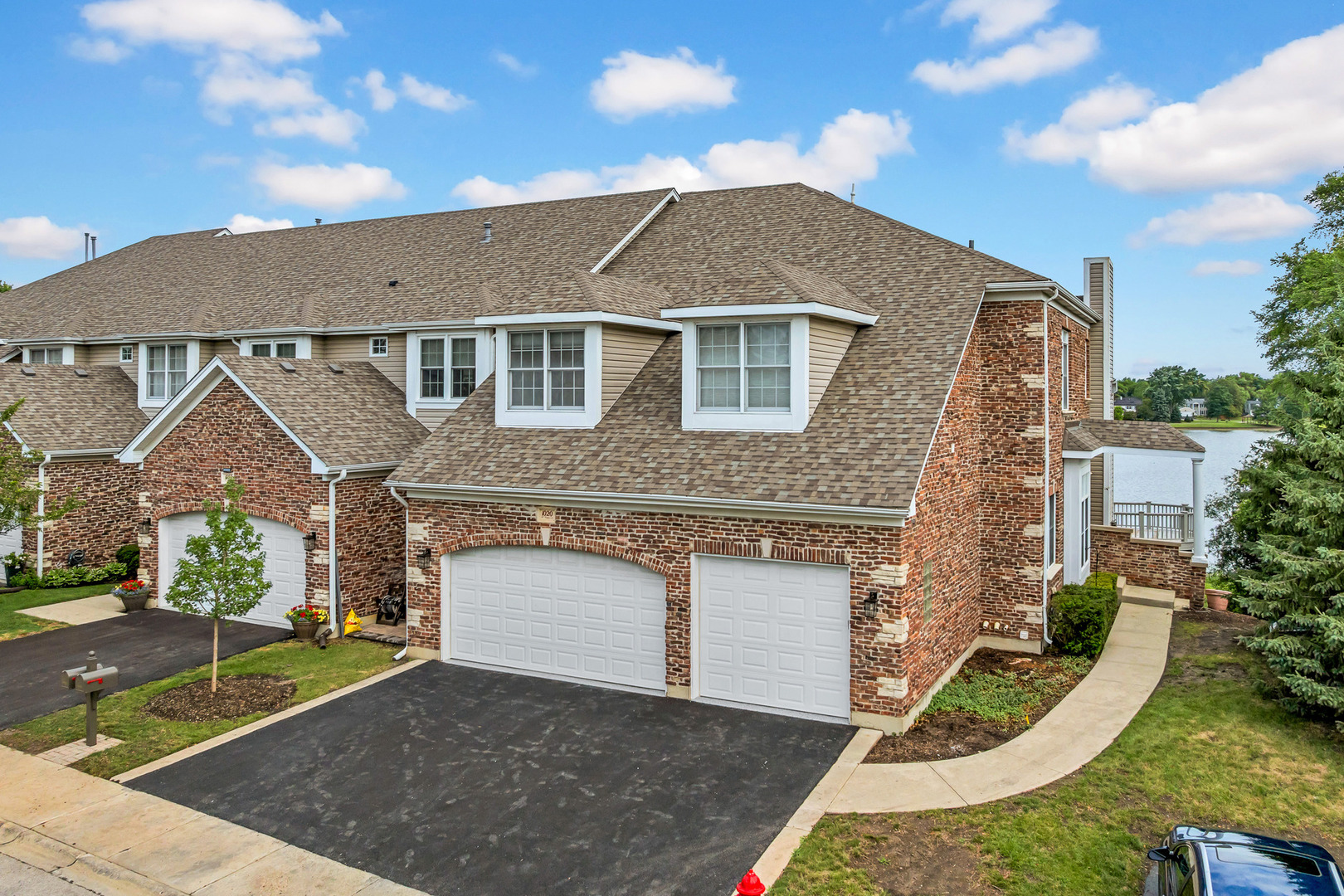 1020 W Bogey Lane, Palatine, IL 60067