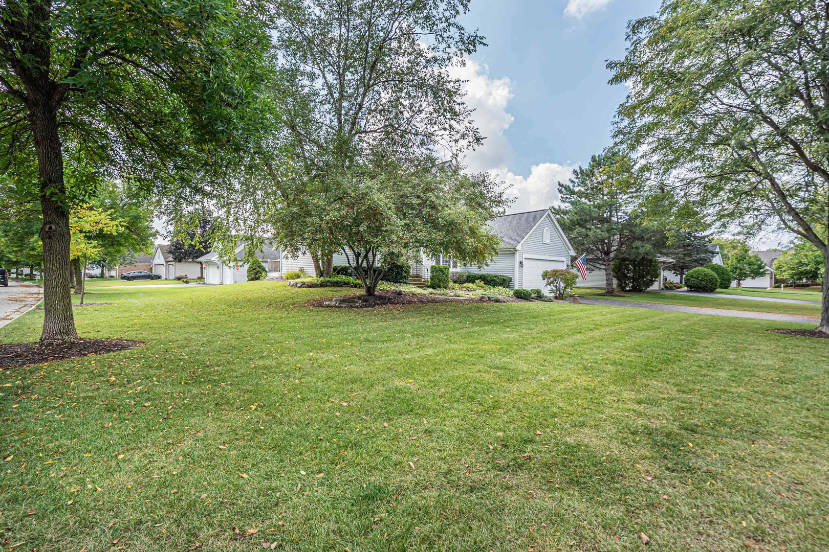 327 Garrison Circle, Port Barrington, IL 60010