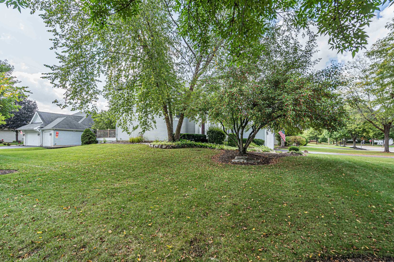 327 Garrison Circle, Port Barrington, IL 60010