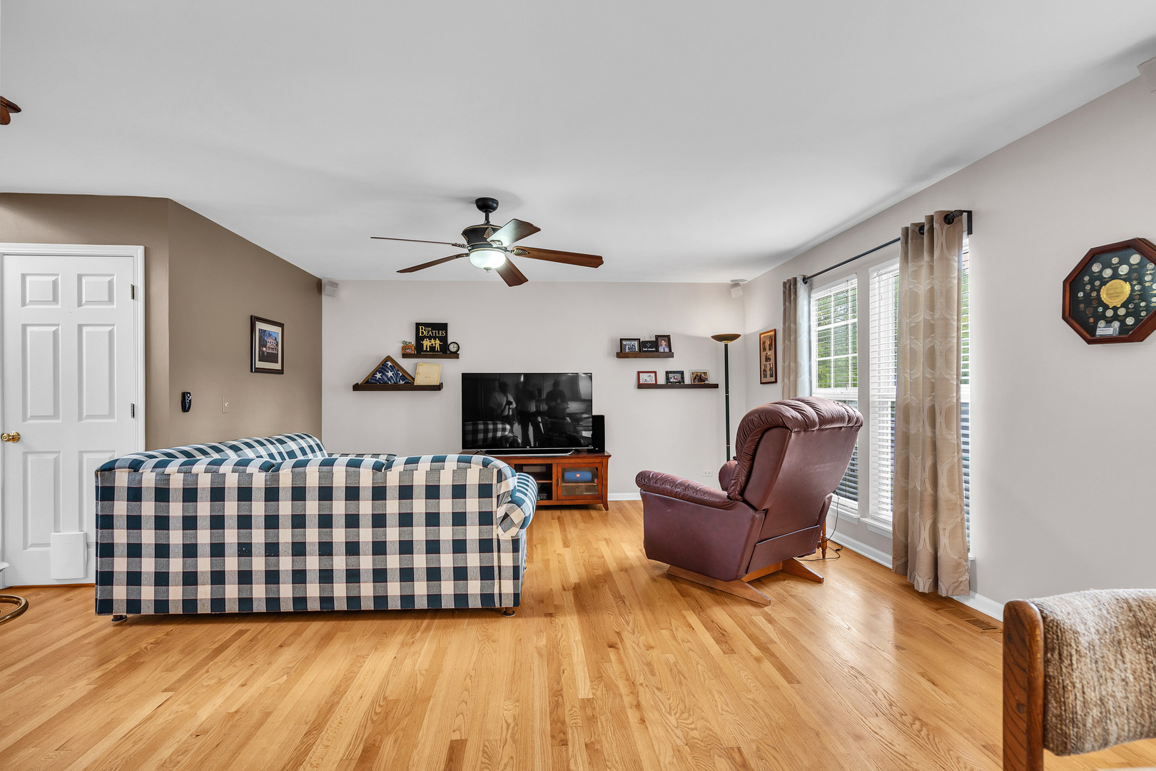 327 Garrison Circle, Port Barrington, IL 60010