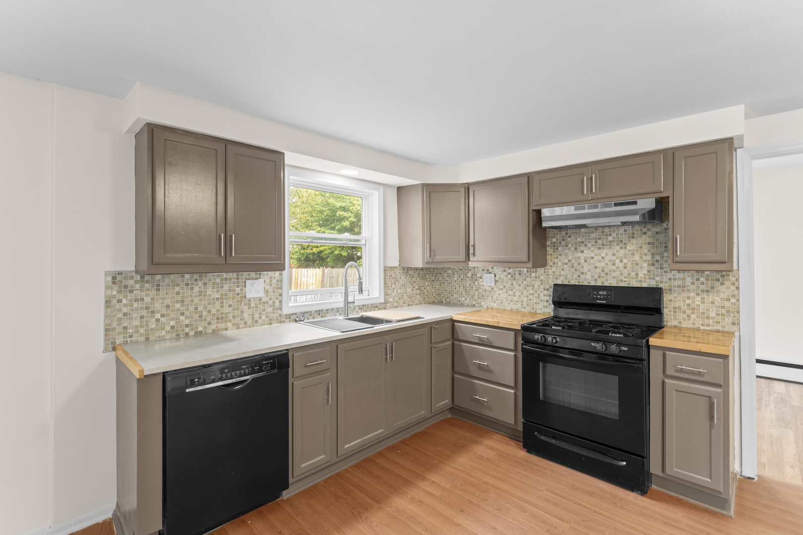 1038 Indiana Avenue, Waukegan, IL 60085