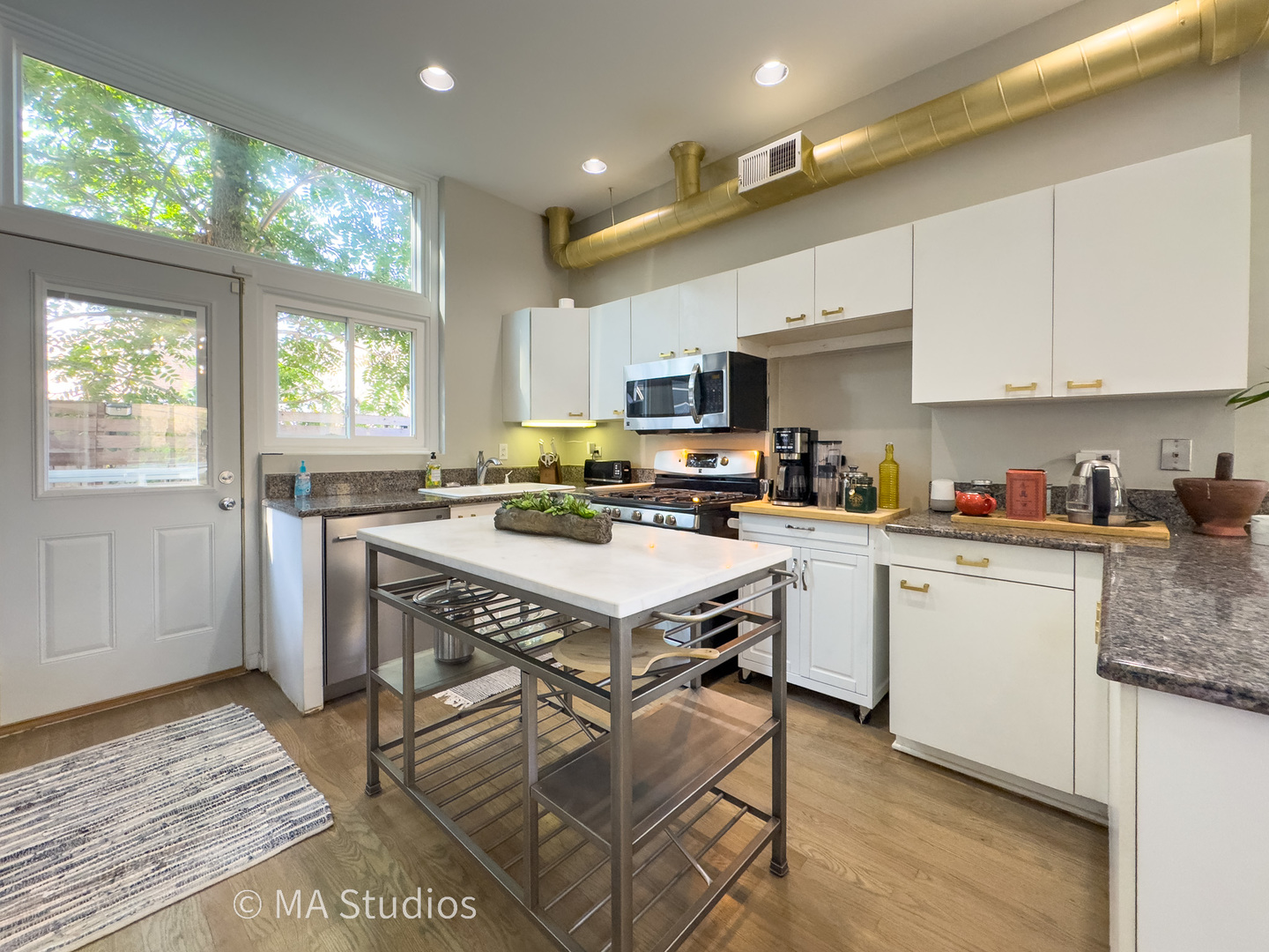 1140 W Newport Avenue #H, Chicago, IL 60657