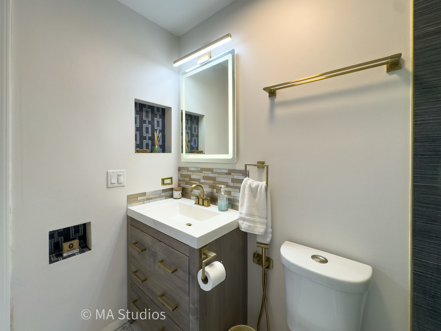 1140 W Newport Avenue #H, Chicago, IL 60657