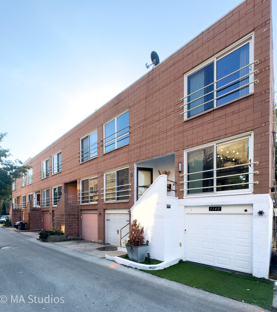 1140 W Newport Avenue #H, Chicago, IL 60657