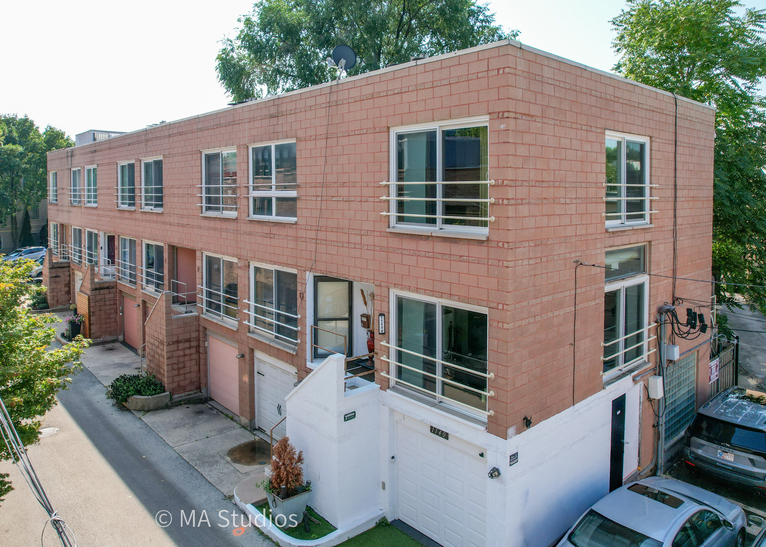 1140 W Newport Avenue #H, Chicago, IL 60657