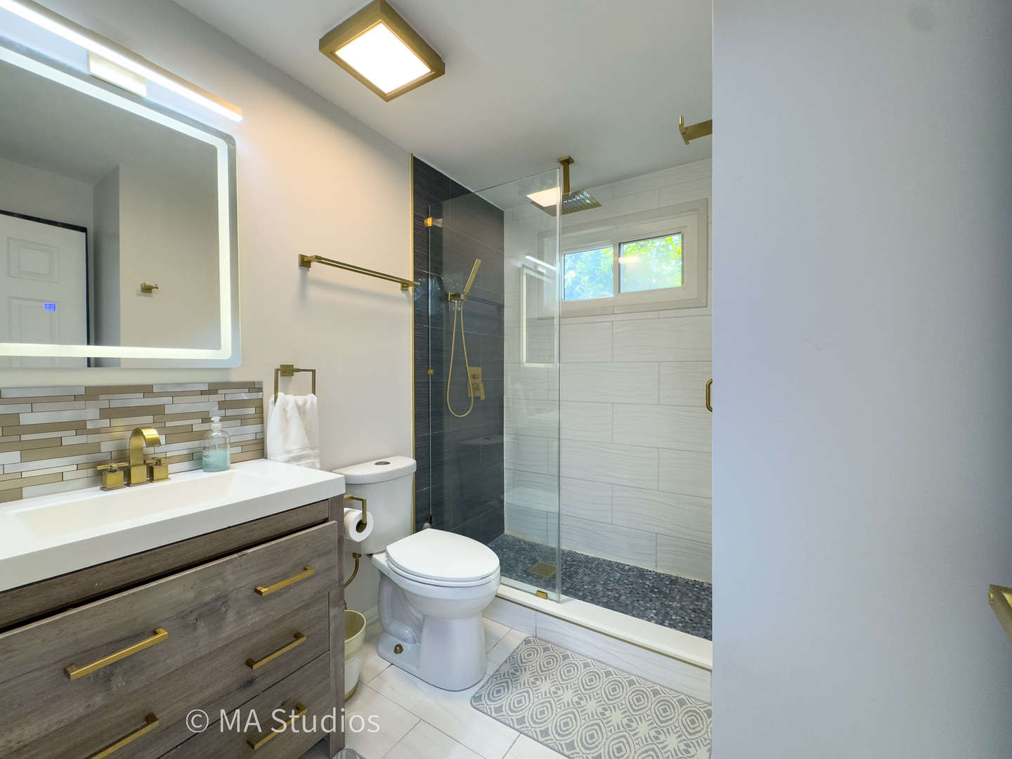 1140 W Newport Avenue #H, Chicago, IL 60657