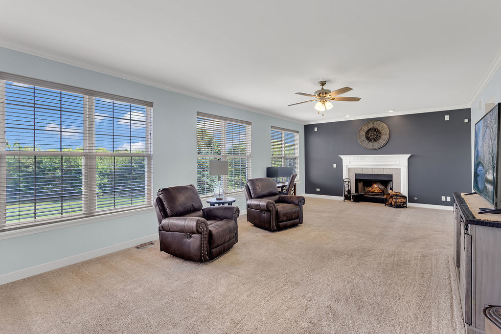 3835 Parsons Road, Carpentersville, IL 60110