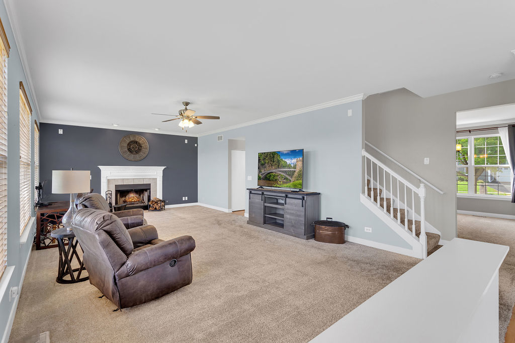 3835 Parsons Road, Carpentersville, IL 60110