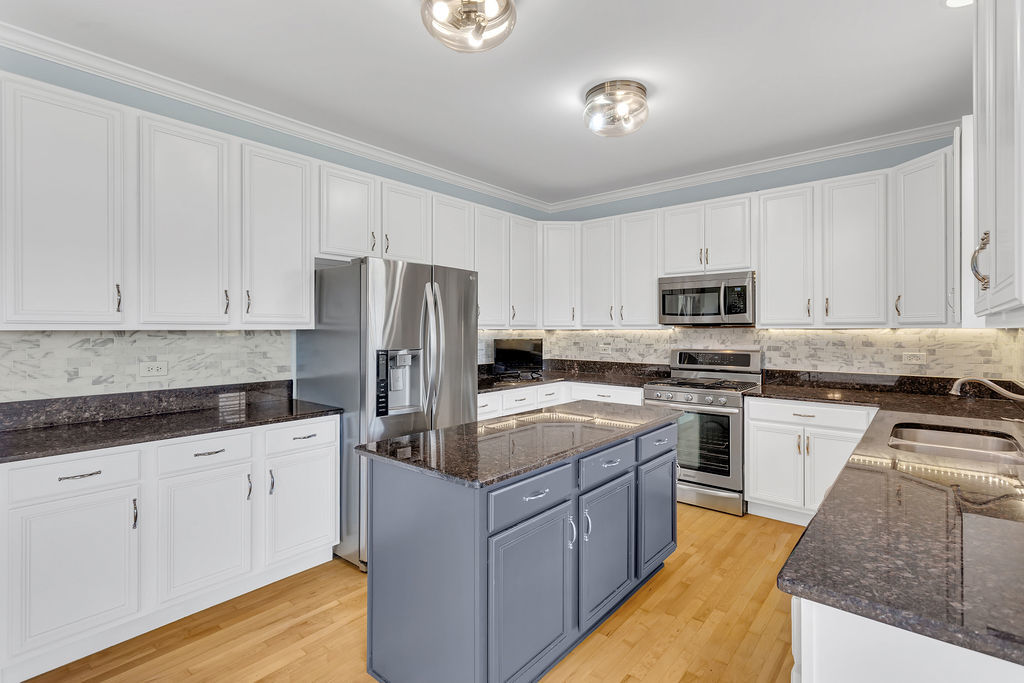 3835 Parsons Road, Carpentersville, IL 60110