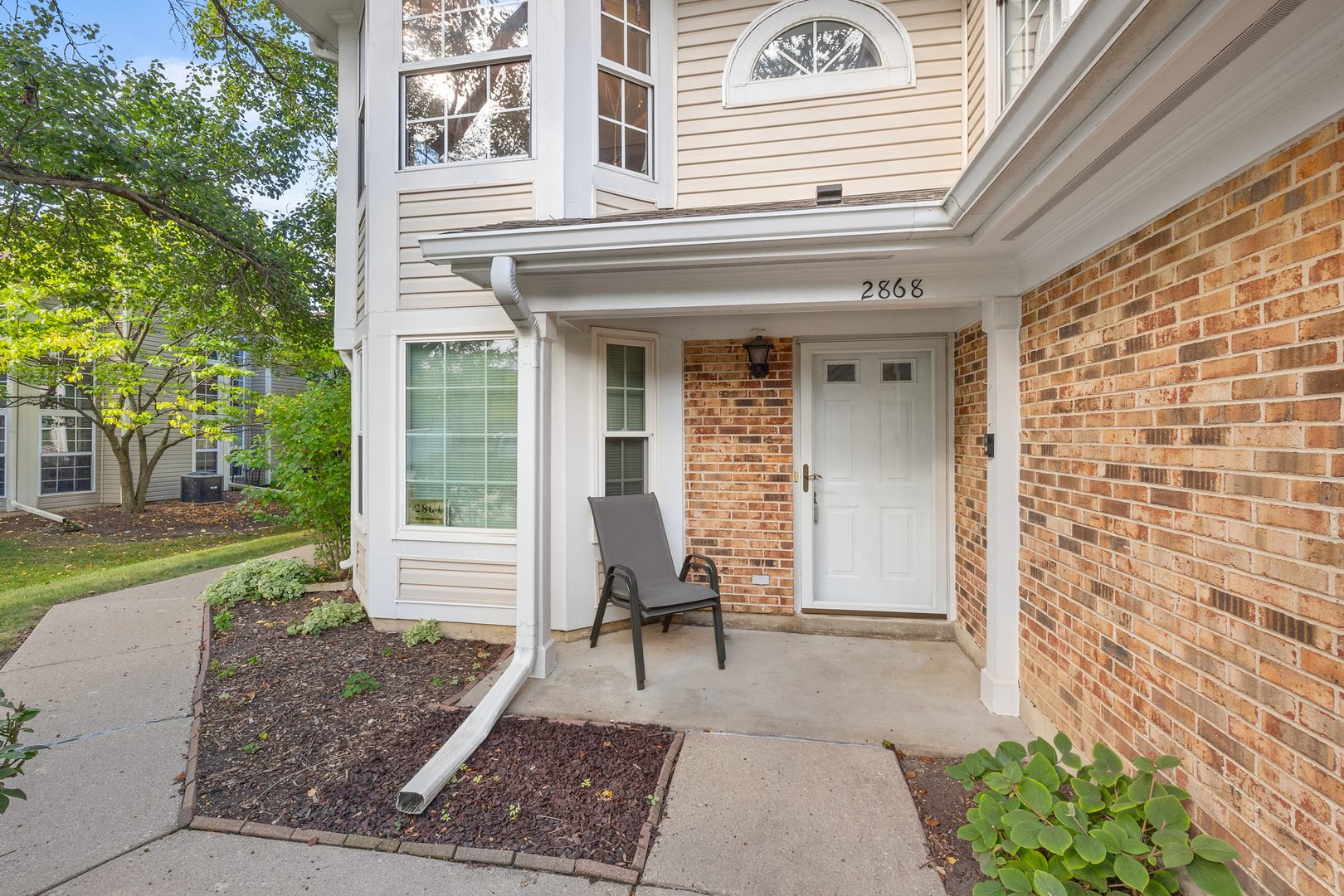 2868 Belle Lane, Schaumburg, IL 60193