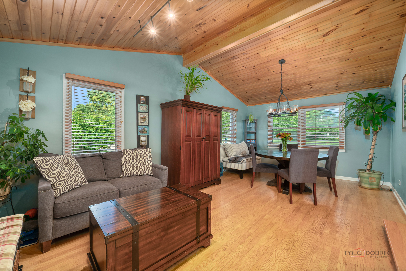 30408 N Oak Grove Avenue, Libertyville, IL 60048