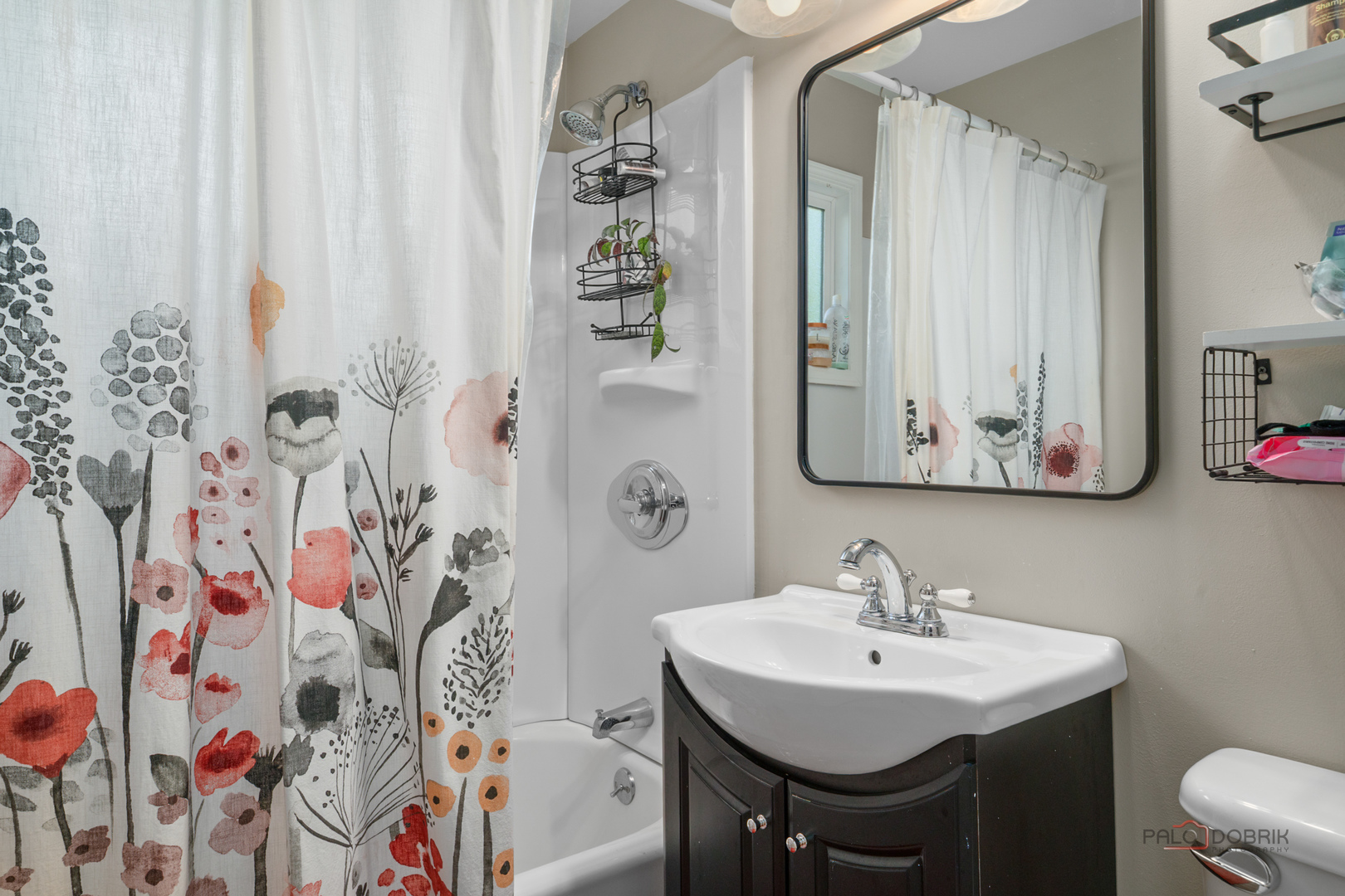 30408 N Oak Grove Avenue, Libertyville, IL 60048