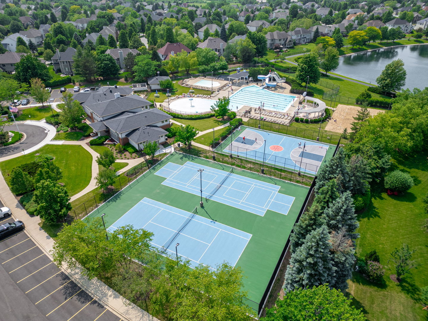 552 WATERS EDGE Drive, South Elgin, IL 60177