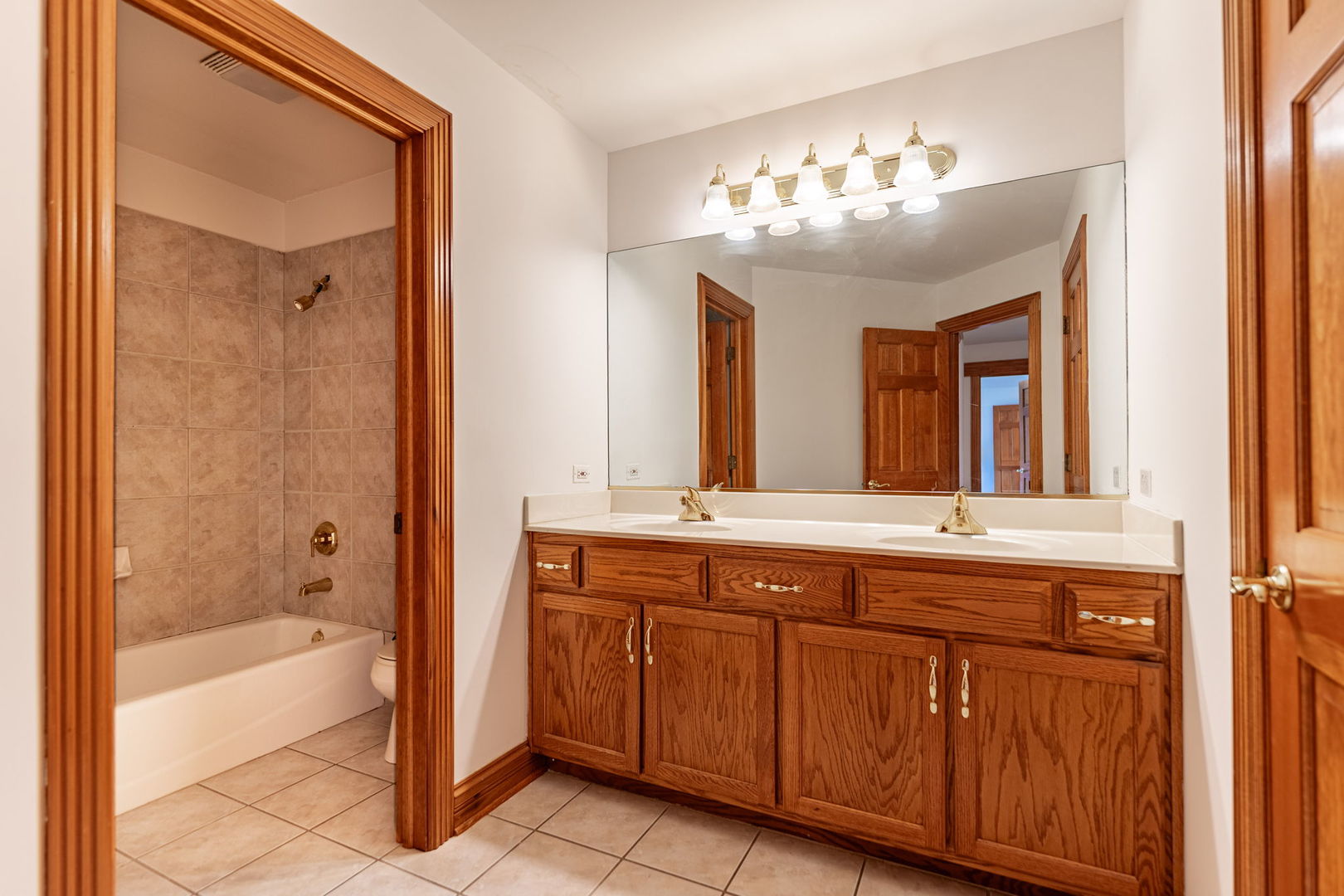 552 WATERS EDGE Drive, South Elgin, IL 60177