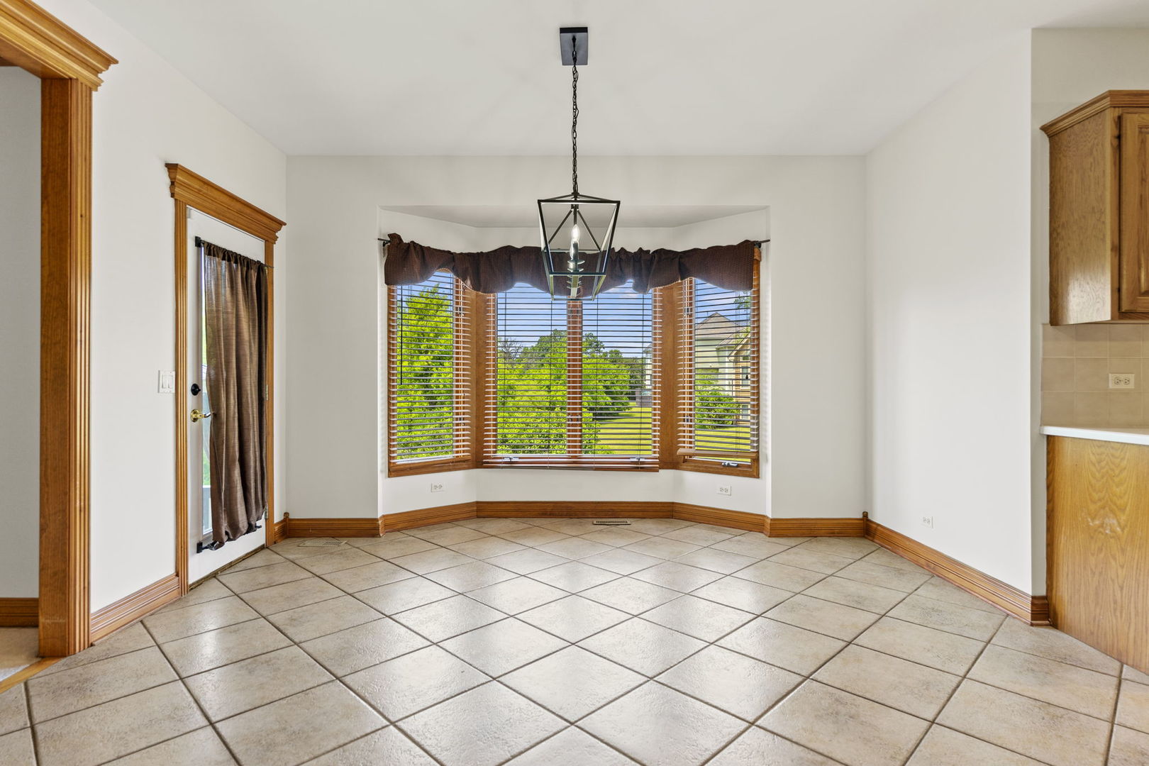 552 WATERS EDGE Drive, South Elgin, IL 60177