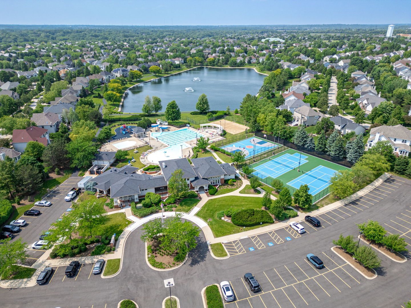 552 WATERS EDGE Drive, South Elgin, IL 60177