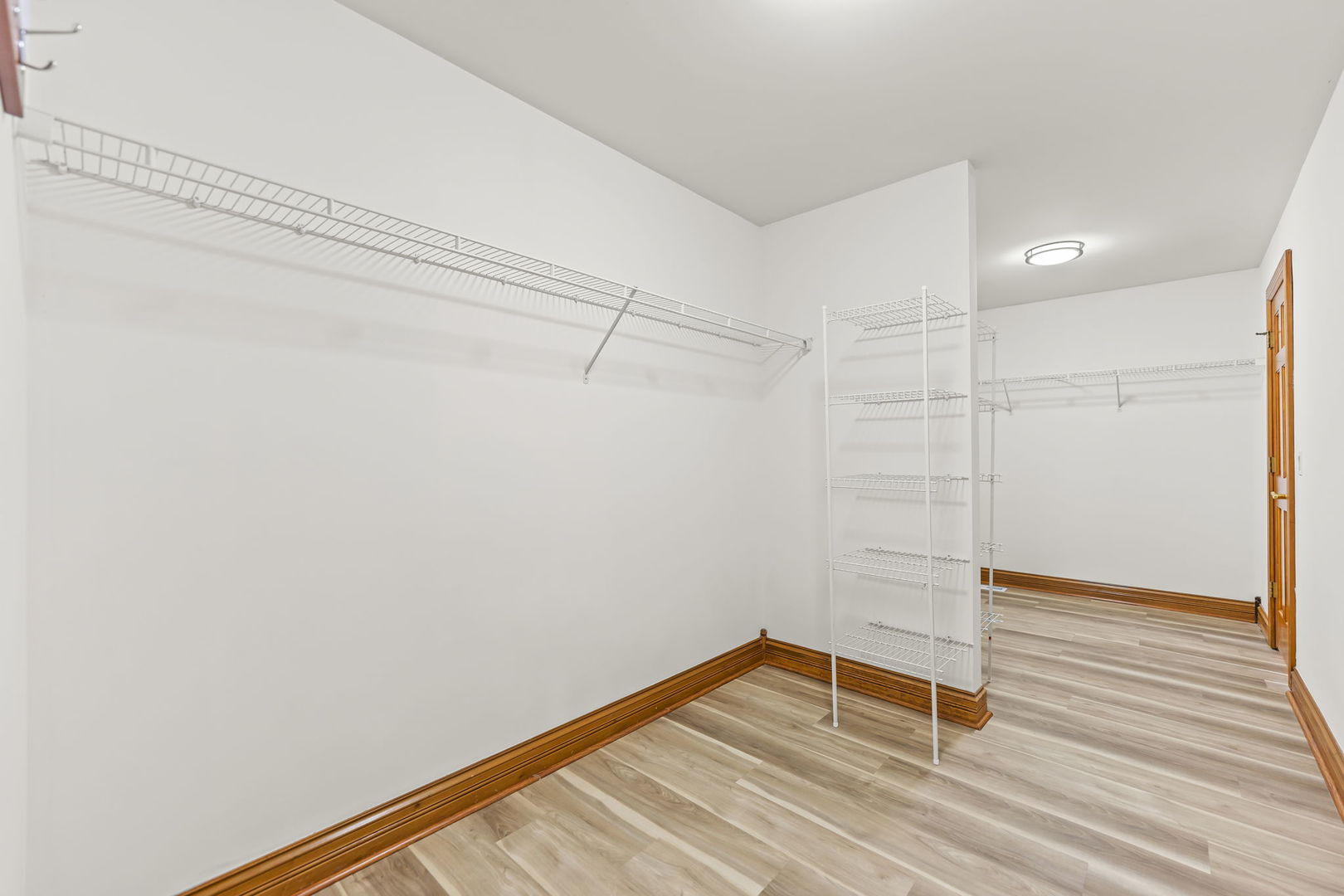 552 WATERS EDGE Drive, South Elgin, IL 60177