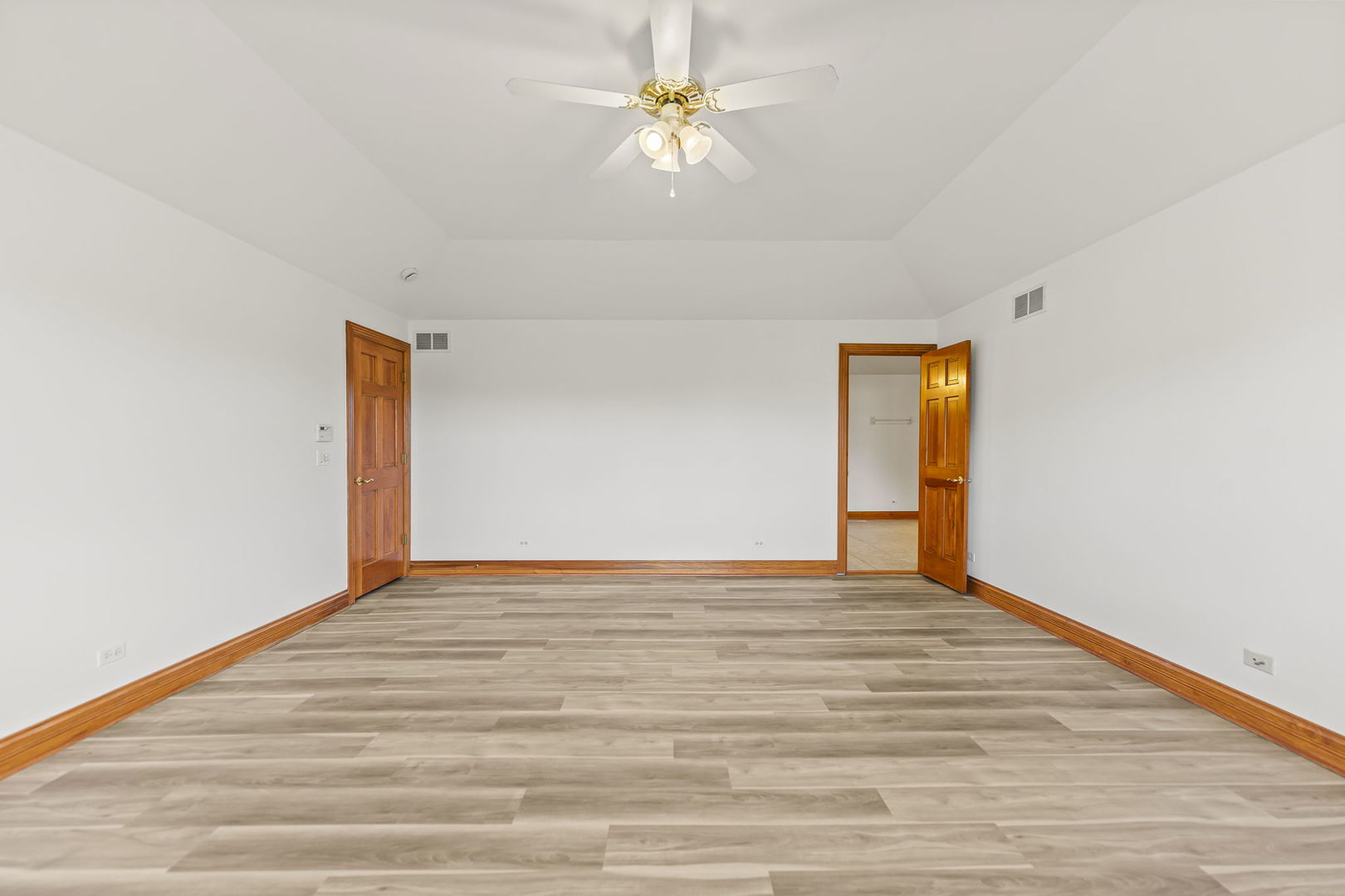 552 WATERS EDGE Drive, South Elgin, IL 60177