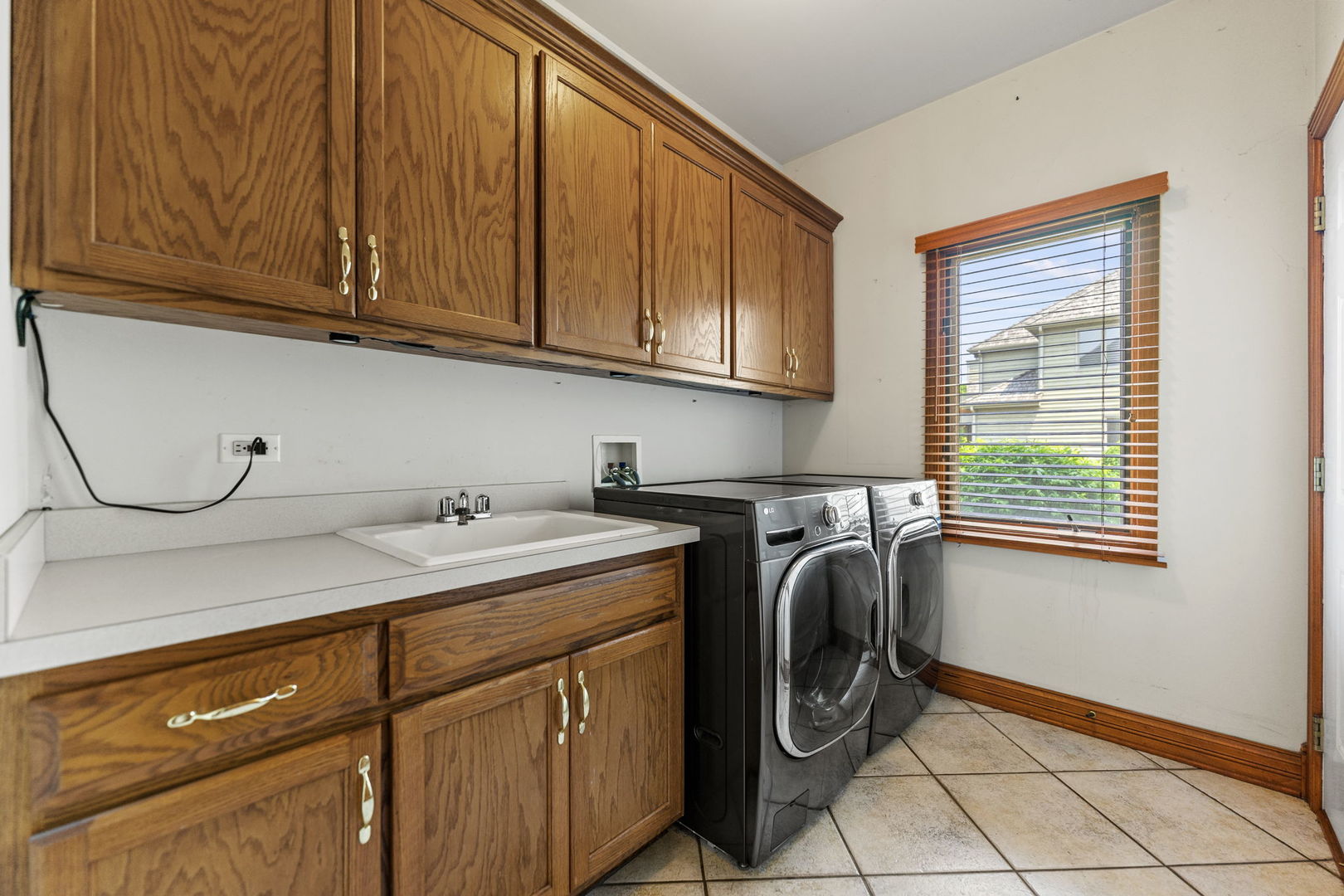 552 WATERS EDGE Drive, South Elgin, IL 60177