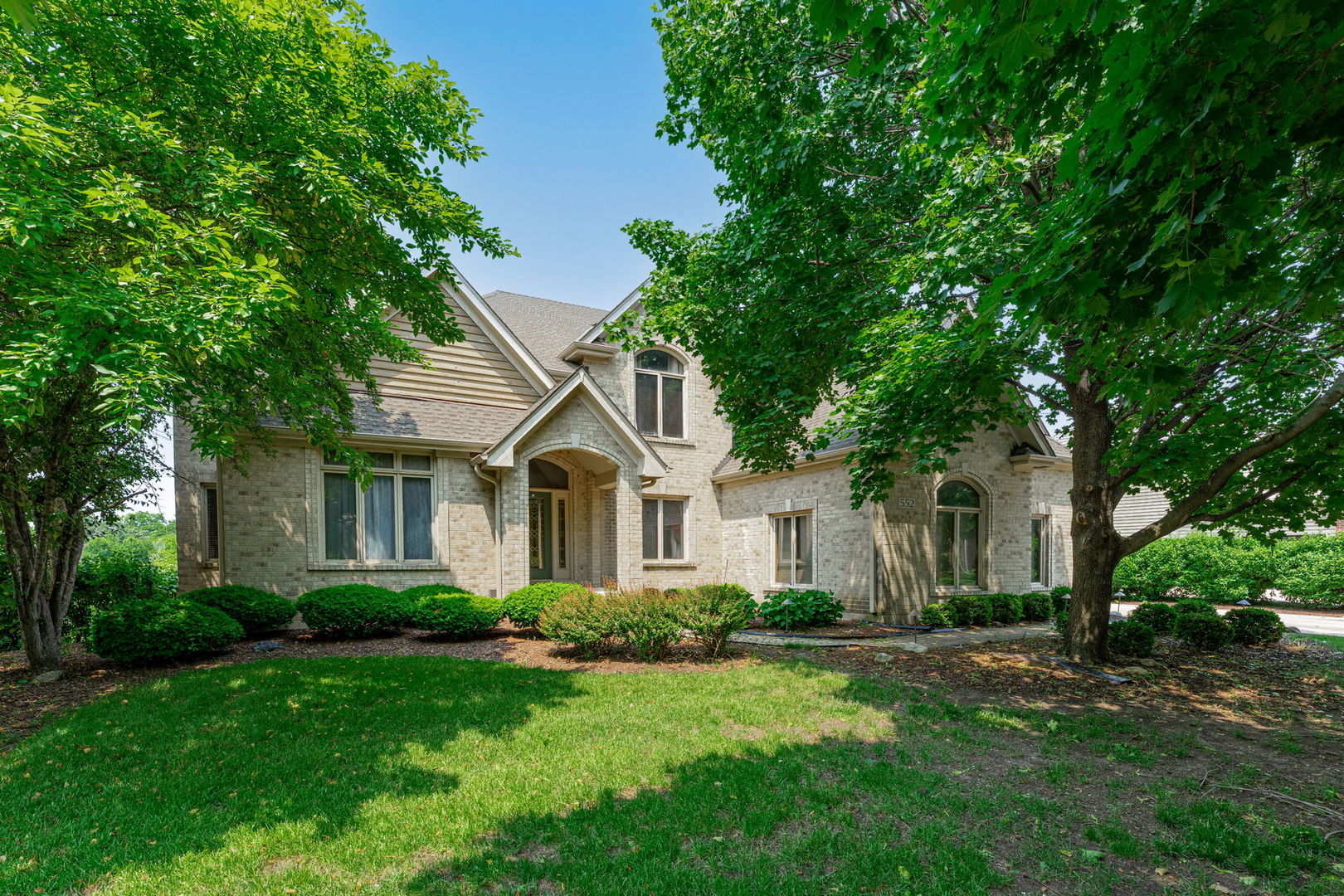 552 WATERS EDGE Drive, South Elgin, IL 60177