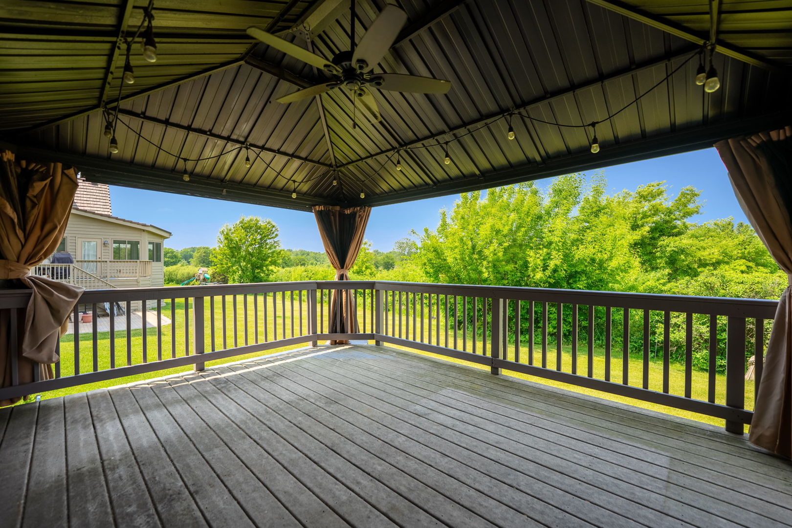 552 WATERS EDGE Drive, South Elgin, IL 60177