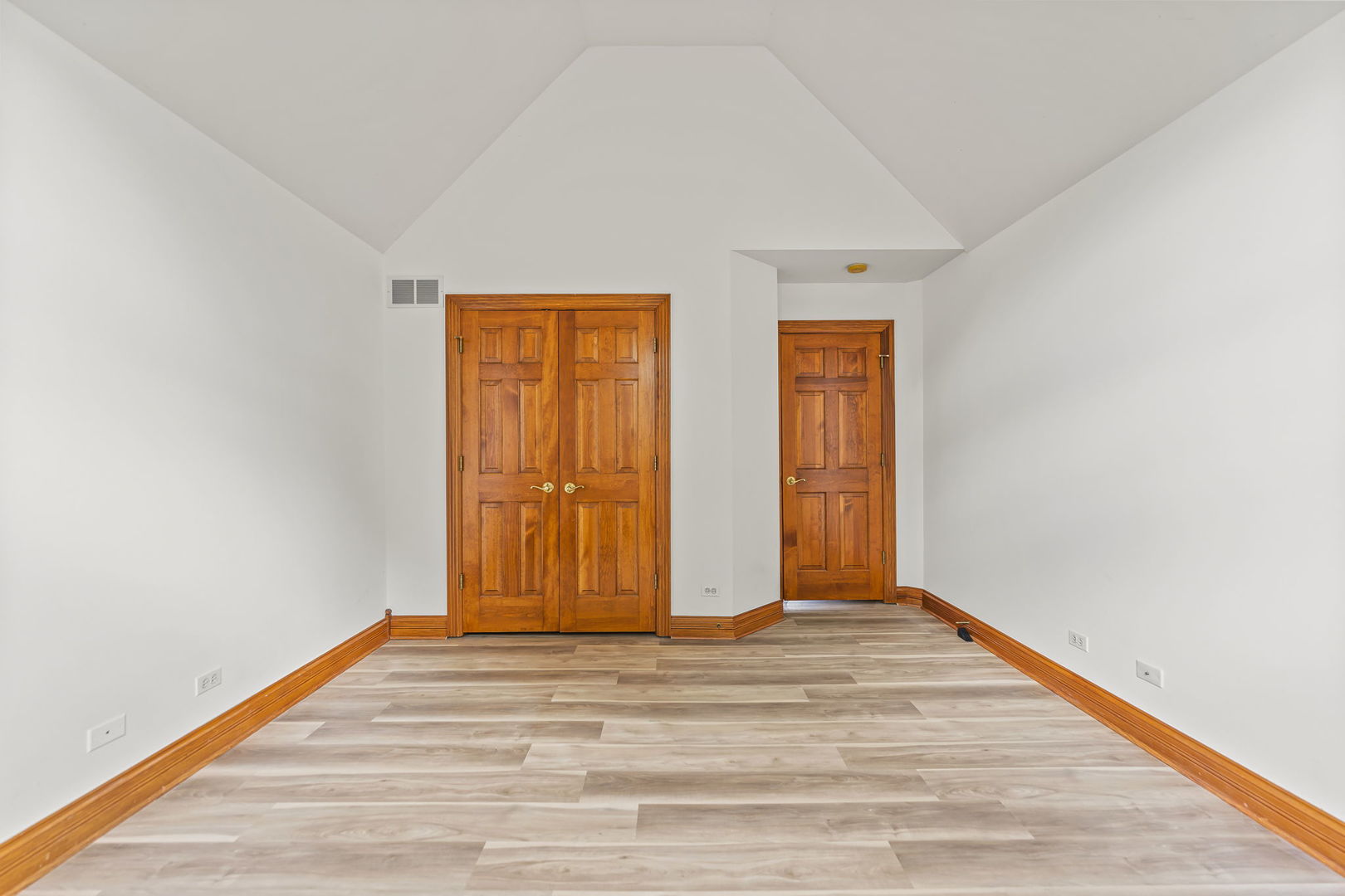 552 WATERS EDGE Drive, South Elgin, IL 60177