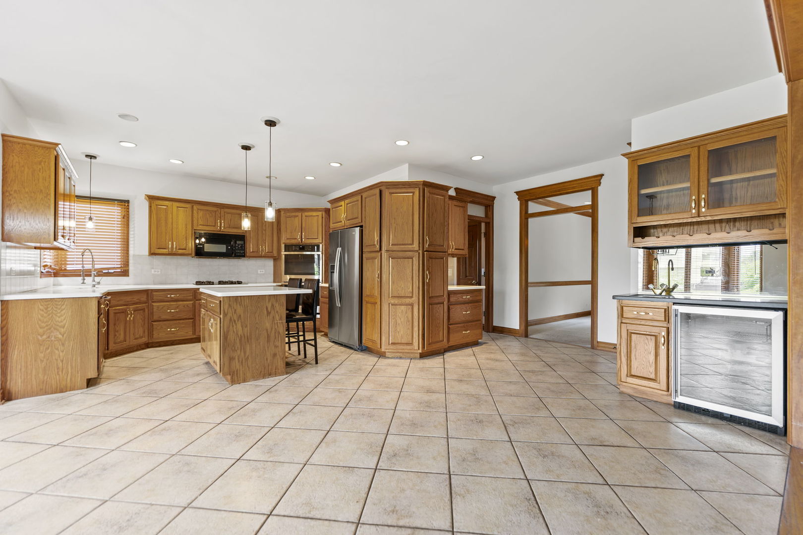 552 WATERS EDGE Drive, South Elgin, IL 60177