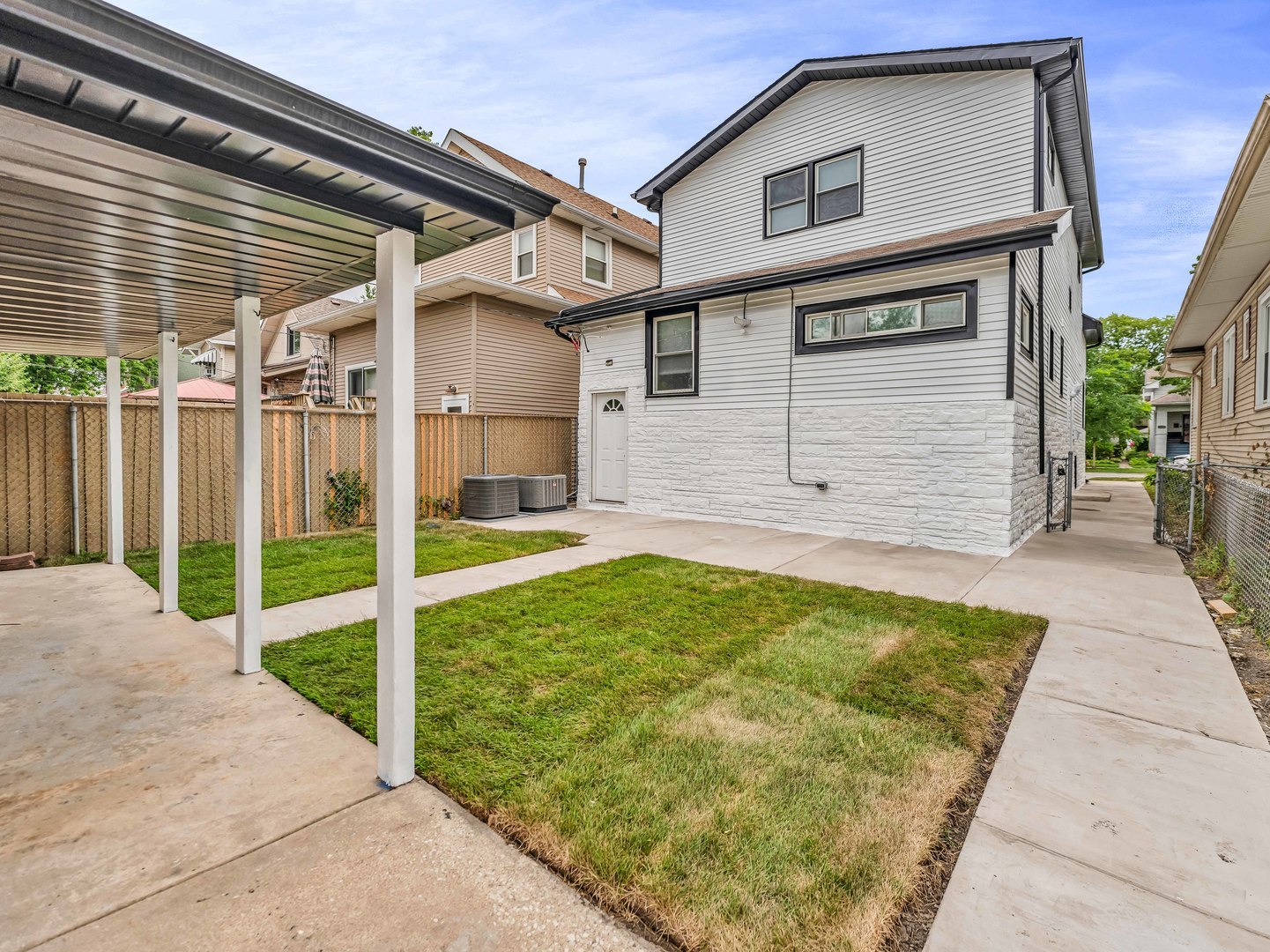 921 N Humphrey Avenue, Oak Park, IL 60302