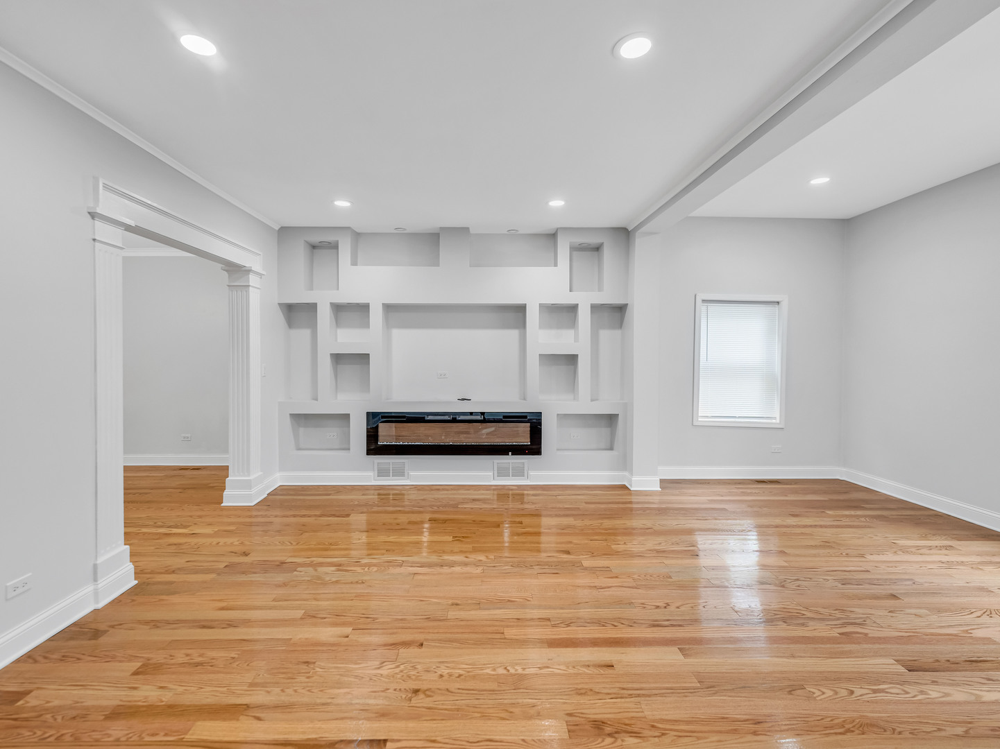 921 N Humphrey Avenue, Oak Park, IL 60302