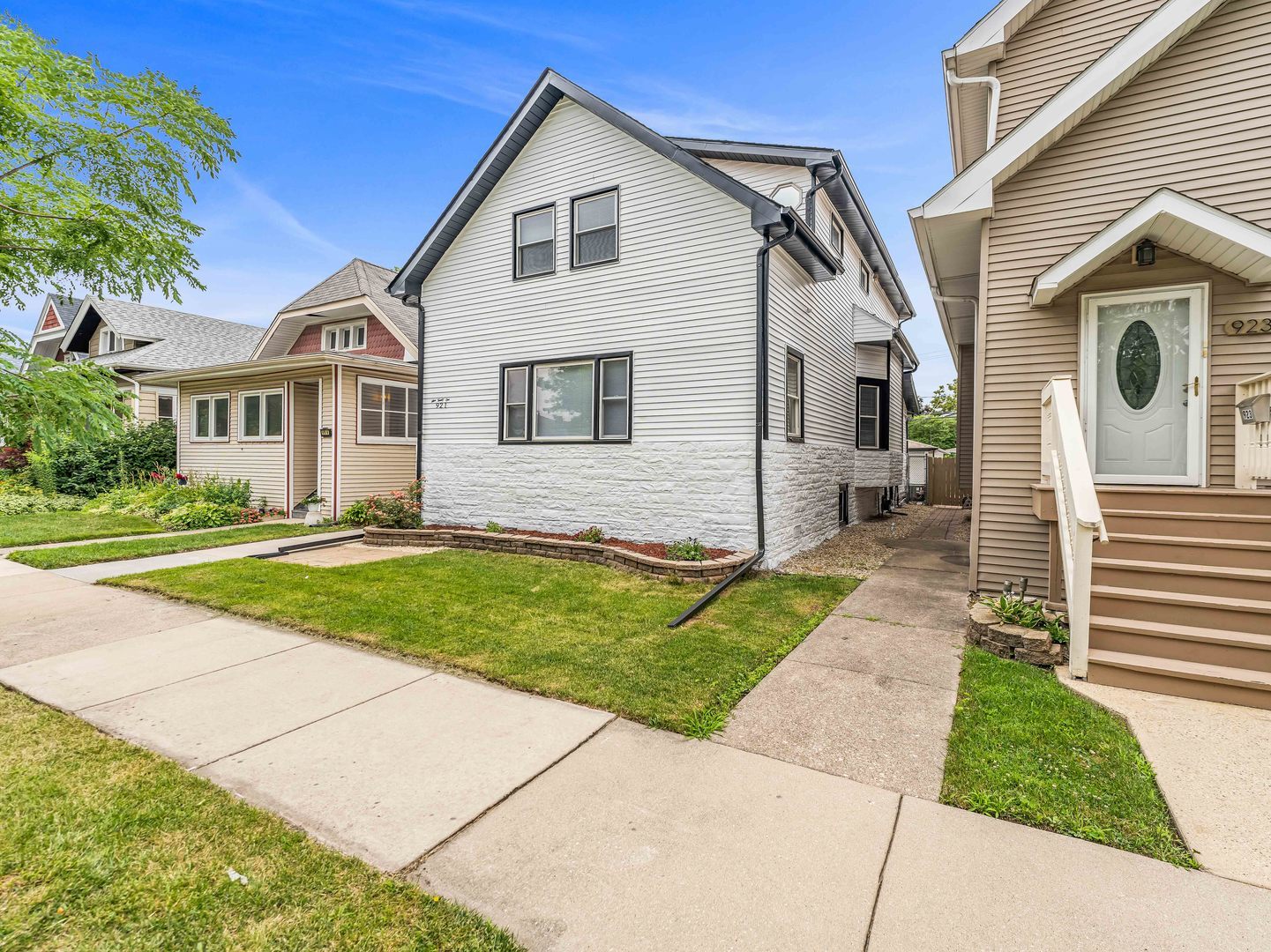 921 N Humphrey Avenue, Oak Park, IL 60302