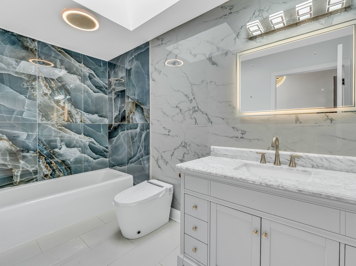 921 N Humphrey Avenue, Oak Park, IL 60302