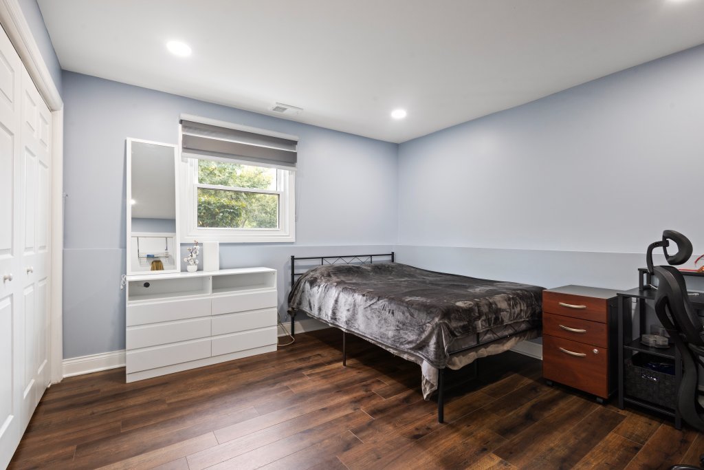 2004 E Parkview Circle, Hoffman Estates, IL 60169