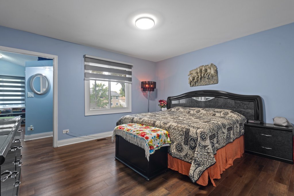 2004 E Parkview Circle, Hoffman Estates, IL 60169