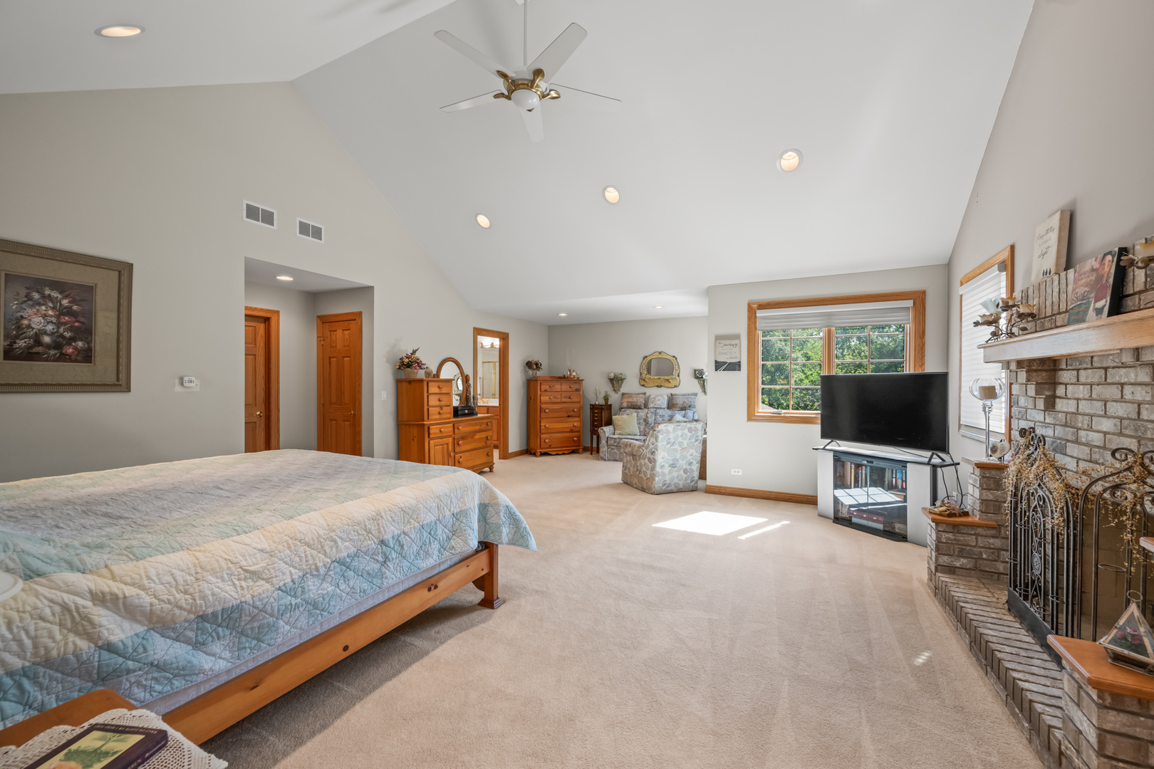 429 W KENILWORTH Avenue, Palatine, IL 60067