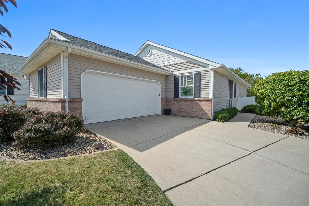 21 Astoria Way, Bloomington, IL 61704