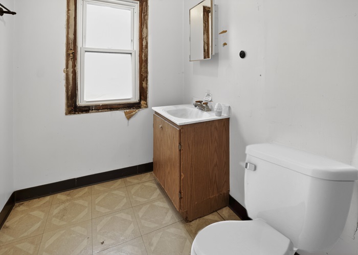 7829 S Champlain Avenue, Chicago, IL 60619