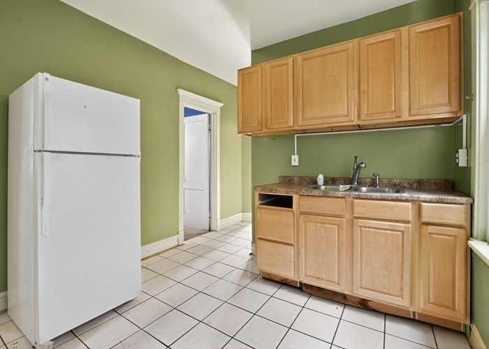 7829 S Champlain Avenue, Chicago, IL 60619